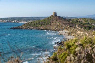 San Giovanni 'de denizin önündeki eski kule.