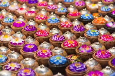 Hua Hin gece pazarı, inci geleneksel aromatik sabunla durak