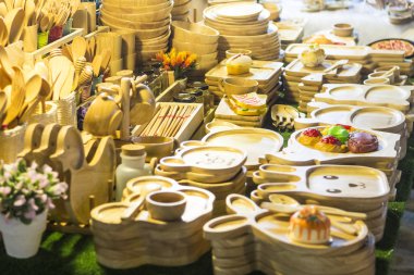 Tayland Hua Hin gece pazarında Ahşap ürünler ile durak