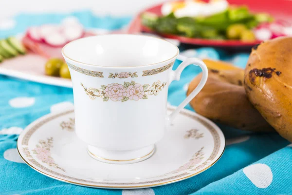 Healthy breakfast with coffee and veggies — Stock Photo, Image