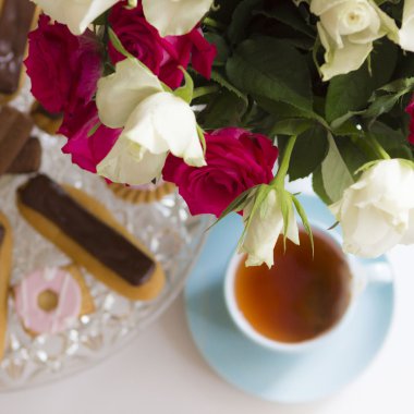 Fincan çay ve eklerleri