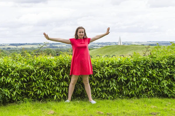 Bella ragazza nel parco estivo — Foto Stock