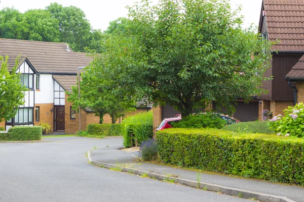Milton Keynes mahallede mavi köprü