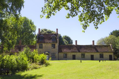 Büyük Linford malikanenin mavi gökyüzü altında karmaşık