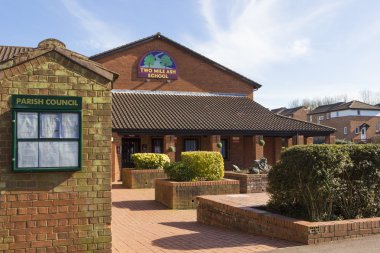 İki mil kül okul binası, Milton Keynes