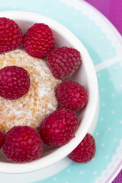 Glazed doughnut with raspberry close up — Stock Photo, Image