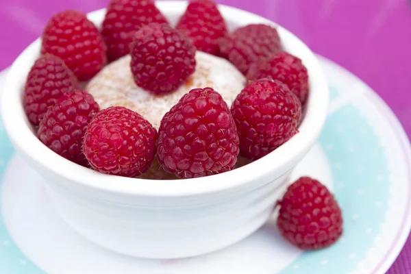 Glazed doughnut with raspberry close up — Stock Photo, Image