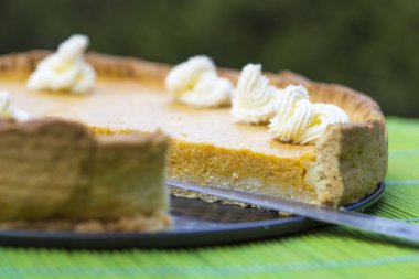 Tatlı kabak pasta krema ile yakın çekim