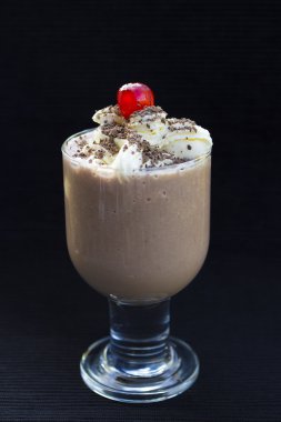 Lezzetli muzlu süt ile krem şanti