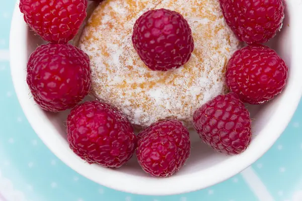 Glazed doughnut with raspberry close up — Stock Photo, Image