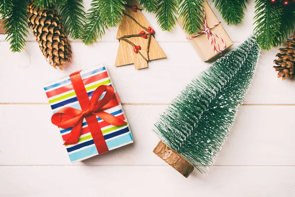 Vista Superior Abeto Decorações Ano Novo Árvore Natal Presente Fundo — Fotografia de Stock