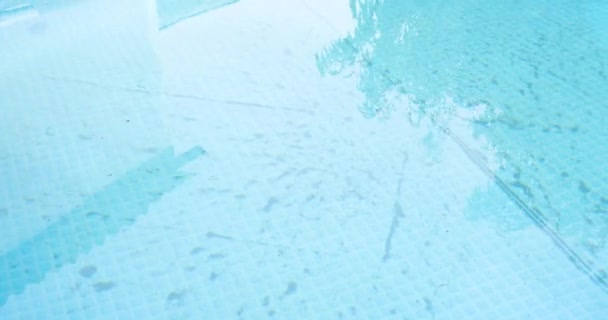 Velmi špinavý bazén — Stock video
