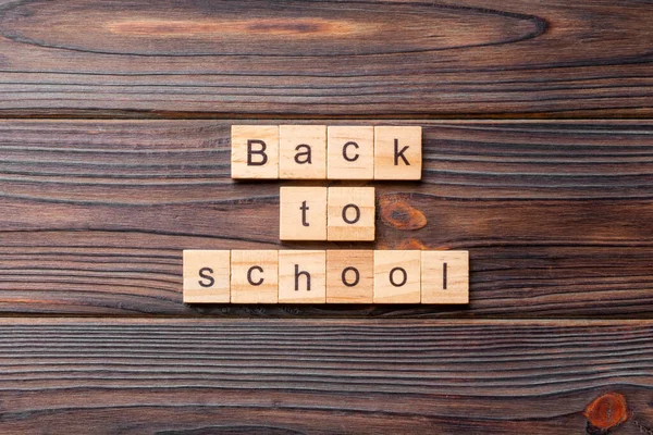 Back School Wort Auf Holzblock Geschrieben Zurück Zur Schule Text — Stockfoto