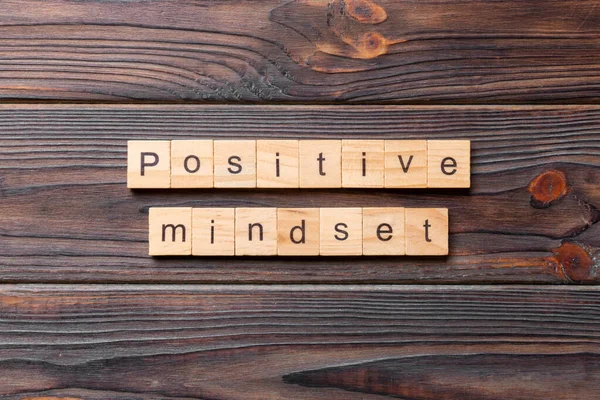 Pozitív Gondolkodásmód Szó Fablokkra Írva Pozitív Gondolkodásmód Szöveg Cement Asztalon — Stock Fotó