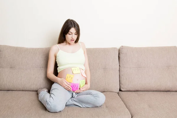 Vientre Mujer Embarazada Con Signo Interrogación Problema Embarazo Pensamiento — Foto de Stock