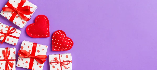 Top View Színes Valentin Háttér Készült Ajándékdobozok Vörös Textilszív Valentin — Stock Fotó