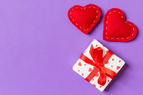 당신의 디자인을 빈자리가 배경의 상자와 심장의 휴일의 발렌타인데이 개념의 — 스톡 사진