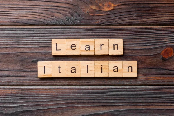 Lära Sig Italienska Ord Skrivna Träblock Lära Sig Italienska Texter — Stockfoto