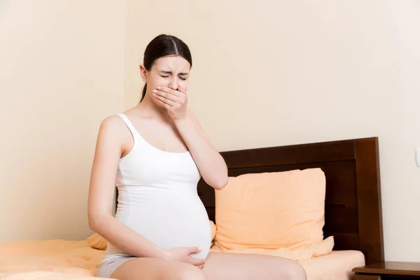 Terhes Hányingere Van Terhességi Tünetek Várható Toxikózis Fiatal Hányó Ágyon — Stock Fotó