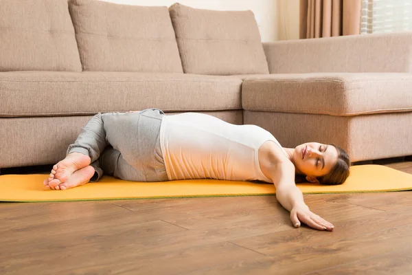 Retrato Joven Modelo Yoga Embarazada Trabajando Hogar Concepto Yoga Fitness — Foto de Stock