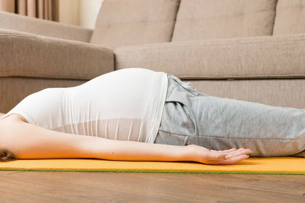 Terhesség Jóga Fitness Koncepció Koronavírus Idején Terhes Jóga Pózban Meditál — Stock Fotó