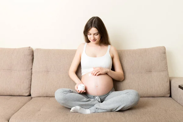 Schwangere Tragen Dehnungsstreifen Auf Den Bauch Auf Schwangerschaft Menschen Und — Stockfoto