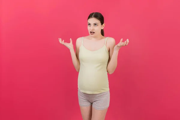 Jovem Bela Adolescente Grávida Esperando Bebê Sobre Fundo Colorido Isolado — Fotografia de Stock