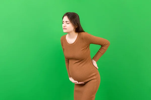 Gravid Kvinna Med Smärta Ryggen Färgad Bakgrund Isolerad — Stockfoto