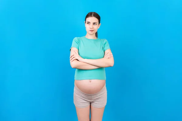 Pensieve Zwangere Vrouw Kiezen Naam Voor Baby Gekleurde Achtergrond Droom — Stockfoto