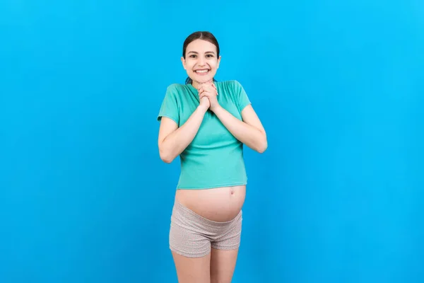 Young Beautiful Pregnant Woman Isolated Colored Background Celebrating Surprised Amazed — Stock Photo, Image