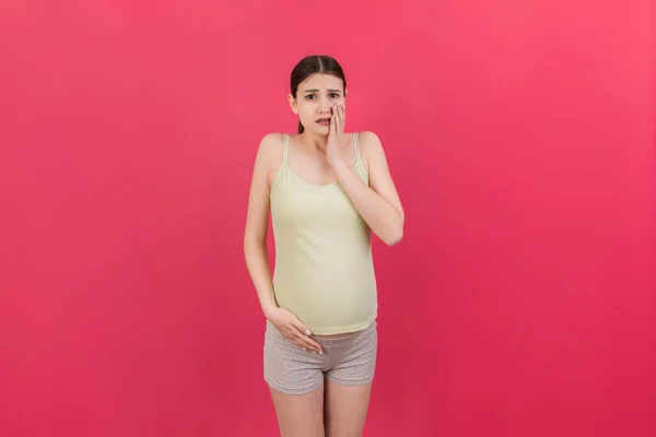Stressad Eller Arg Gravid Kvinna Graviditet Mor Problem Färgad Bakgrund — Stockfoto