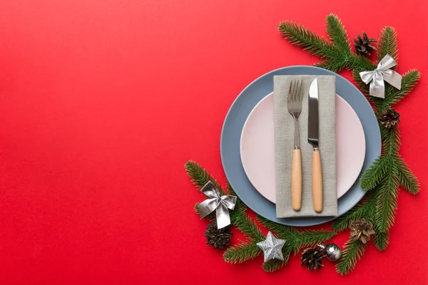 Kerst Tafelschikking Met Kerst Decor Borden Koeien Vork Lepel Kerstvakantie — Stockfoto