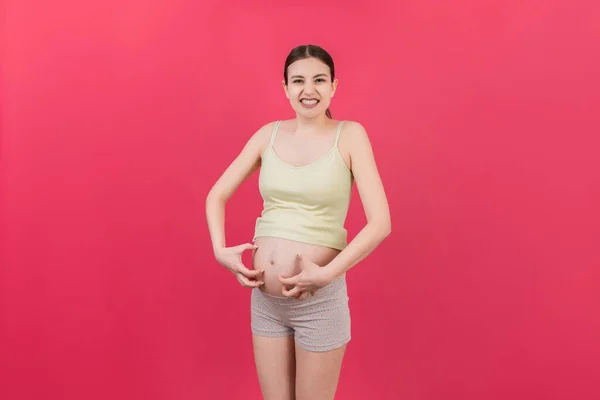 Mulher Grávida Coçando Barriga Fundo Colorido — Fotografia de Stock