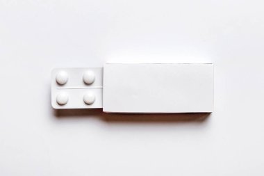 Boş Beyaz Ürün Paket Model Kutusu. Kabarcık görünümlü boş ilaç kutusunu aç.