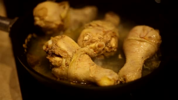 Gotowanie Nóżki Kurczaka Patelni Dokonywanie Patelni Smażone Paluszki Kurczaka Patelni — Wideo stockowe