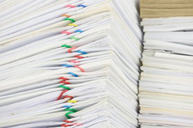 Aşırı yük evrak yakından kahverengi zarf belge üzerinde bulanıklık var