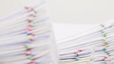 Evrak bulanıklık belgesi olarak ön plan var ve zaman atlamalı arka plan