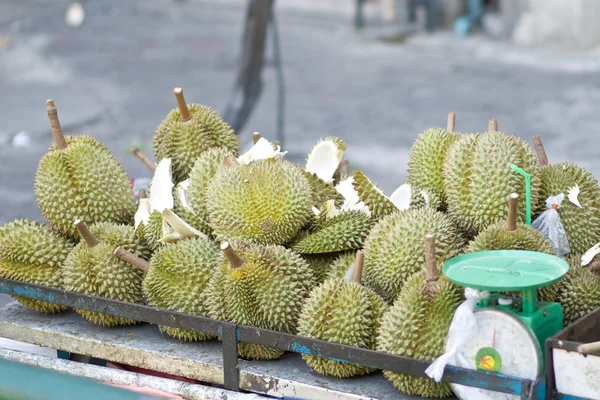 Durian dojrzałe na wózku — Zdjęcie stockowe