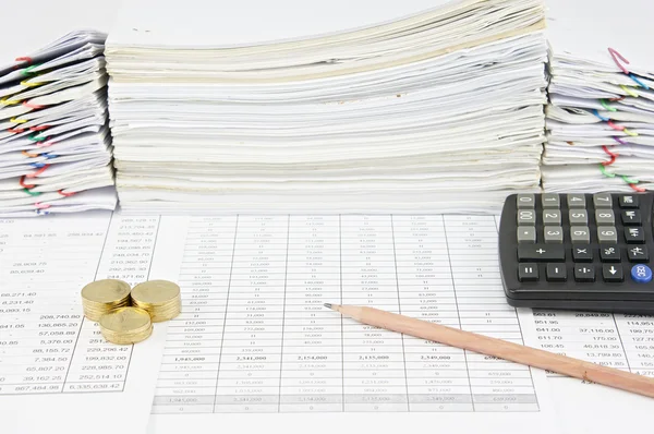 Brown pencil and pile of gold coins with calculator — Stock Photo, Image