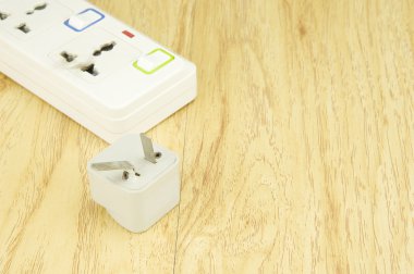 Beyaz plastik fiş yandı