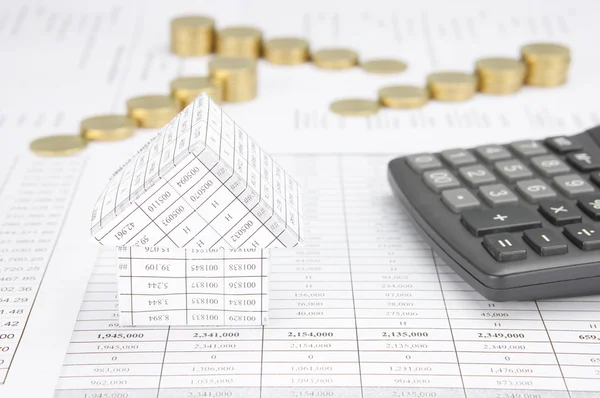 House with calculator have blur step of gold coins — Stock Photo, Image