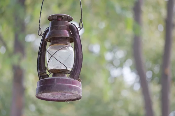 Old and rusty kerosene lantern have bokeh as background — 图库照片