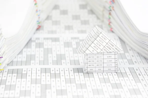 Close up casa hanno mucchio di documento con graffetta colorata — Foto Stock