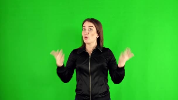 Wanita merasa begitu hoton layar hijau — Stok Video