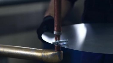 Metal seramik üretiminde perçinleyici
