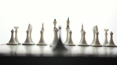 Bir satranç taşına odaklan.