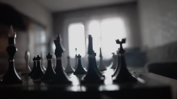 Шахи на столі — стокове відео