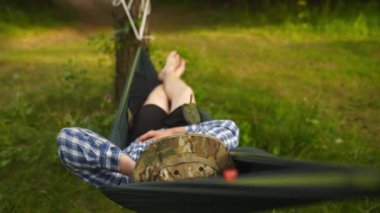 Genç adam için açık hava tatili 