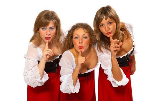 Tre flickor med fingrar på läppar — Stockfoto