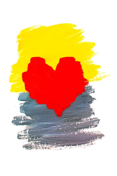 Ярко-красное сердце, нарисованное краской на желтом и сером фоне. Открытка ко Дню Святого Валентина. — стоковое фото